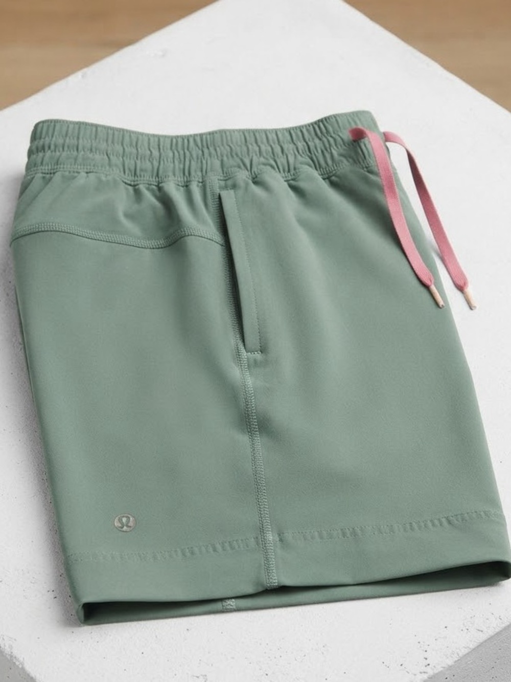 Lululemon Pace Breaker Linerless Short 9" in sage green size S